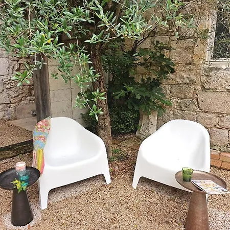 Intemporelle Maison D'hotes Bed & Breakfast *